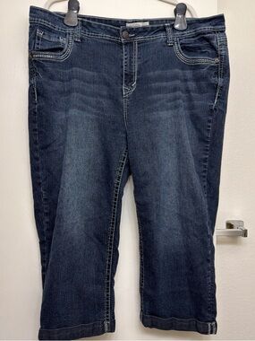 Faded Glory Women's Size 22W Cuffed Capri Dark Wash Blue Jeans Capri